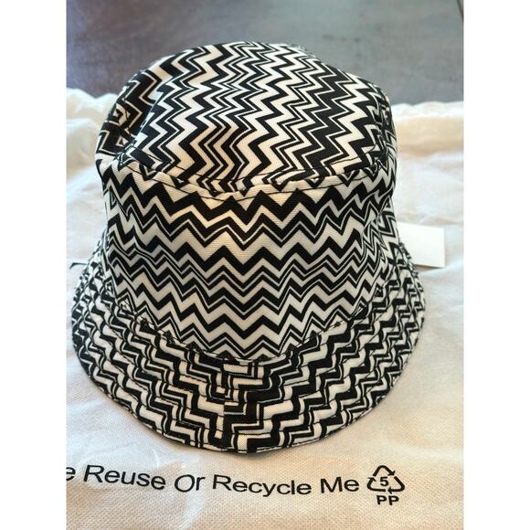 ☃️HP! NWT Classic black and white Missoni hat - Picture 8 of 13